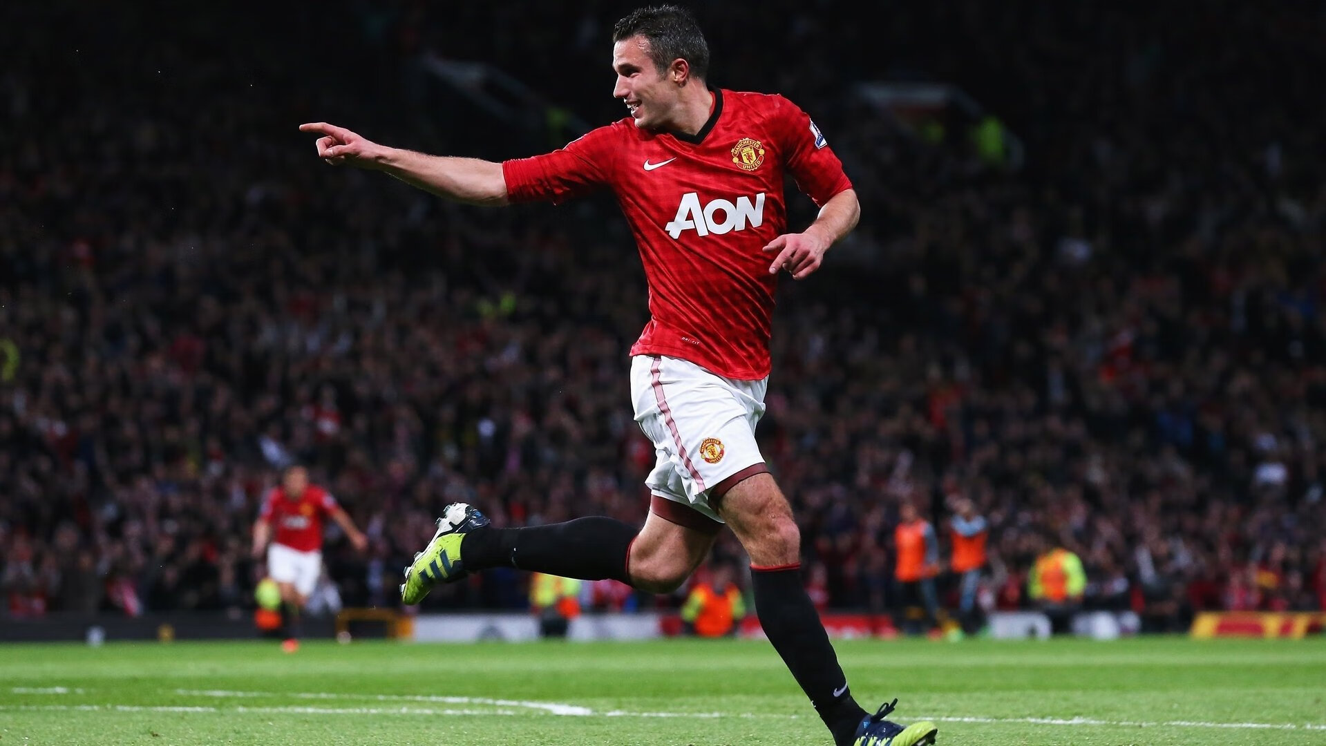 曼城压迫式打法再次主导整场节奏,曼城压哨夺冠