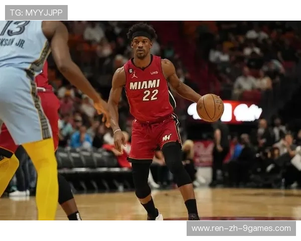 巴特勒防守连抢两次球，热火打出快速反击